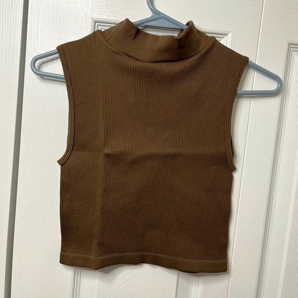 PRETTY LITTLE THING chocolate brown contour sleeveless high neck crop top - Picture 4 of 6